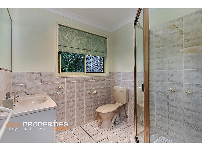 4 GLEDITSIA CLOSE, Regents Park QLD 4118