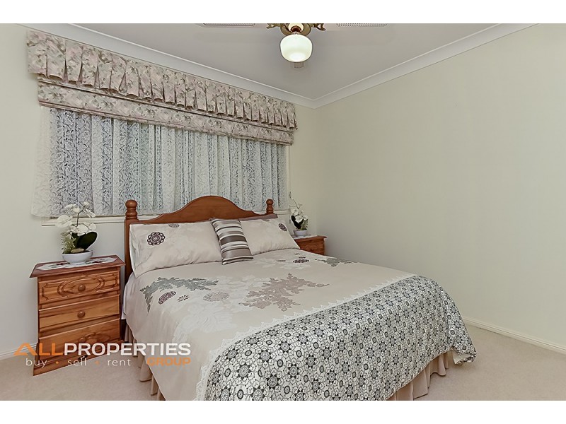 4 GLEDITSIA CLOSE, Regents Park QLD 4118