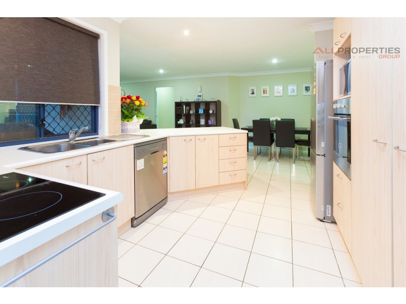 11 Pebbles Ct, Berrinba QLD 4117