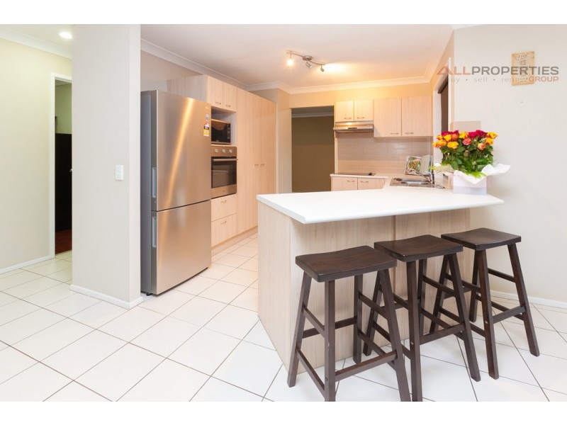 11 Pebbles Ct, Berrinba QLD 4117