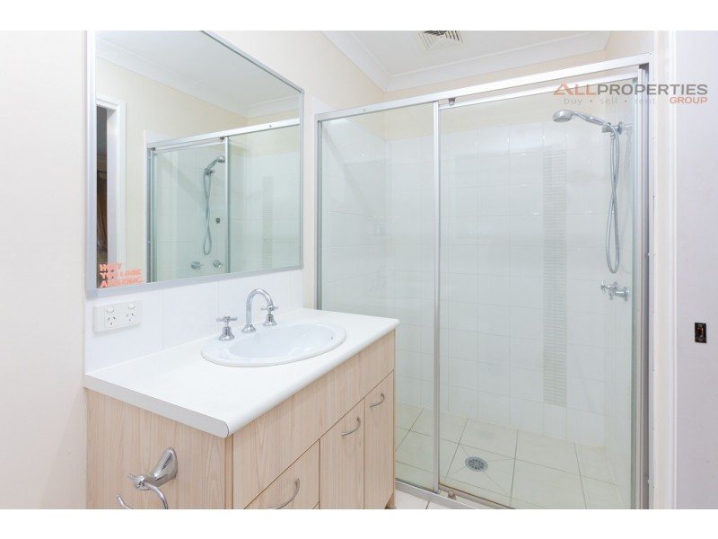 11 Pebbles Ct, Berrinba QLD 4117