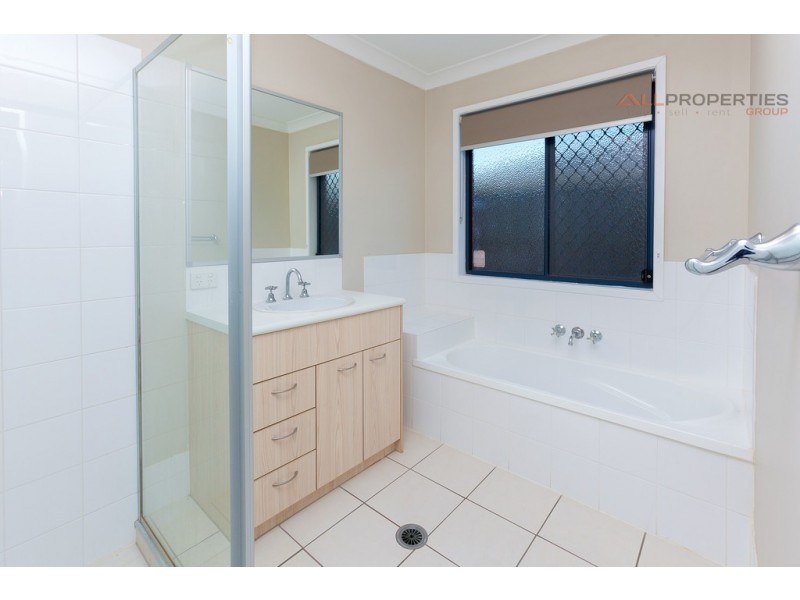11 Pebbles Ct, Berrinba QLD 4117
