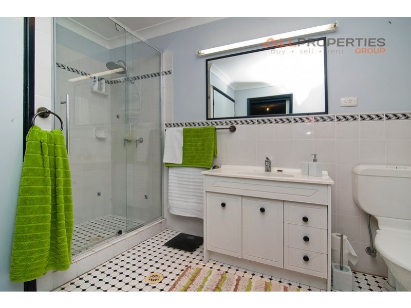 11 Wentworth Tce, Boronia Heights QLD 4124