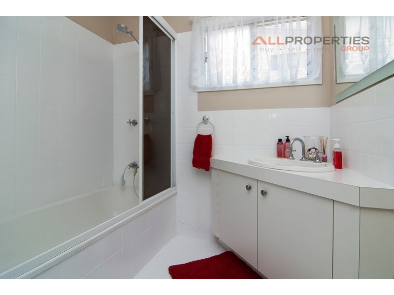 11 Wentworth Tce, Boronia Heights QLD 4124