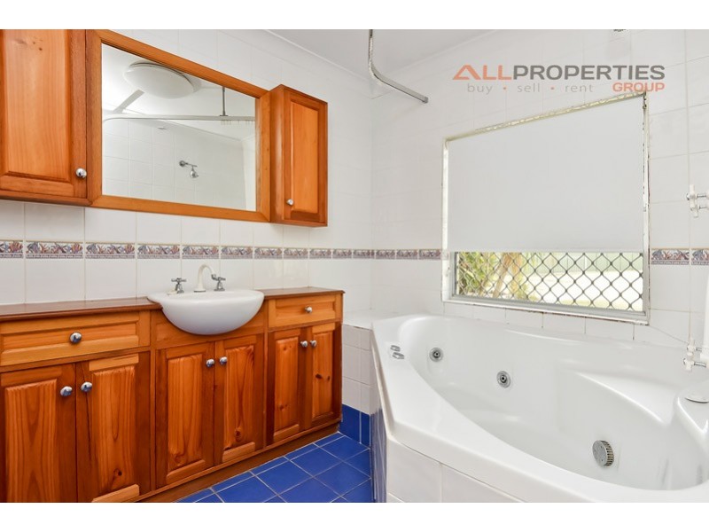 33 Blue Gum Drive, Marsden QLD 4132