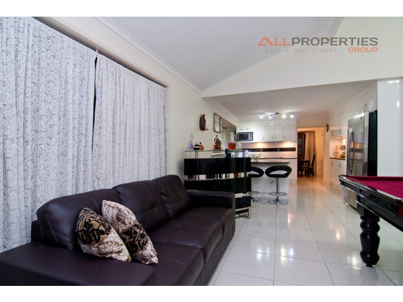 21 OWENS CRESCENT, Regents Park QLD 4118