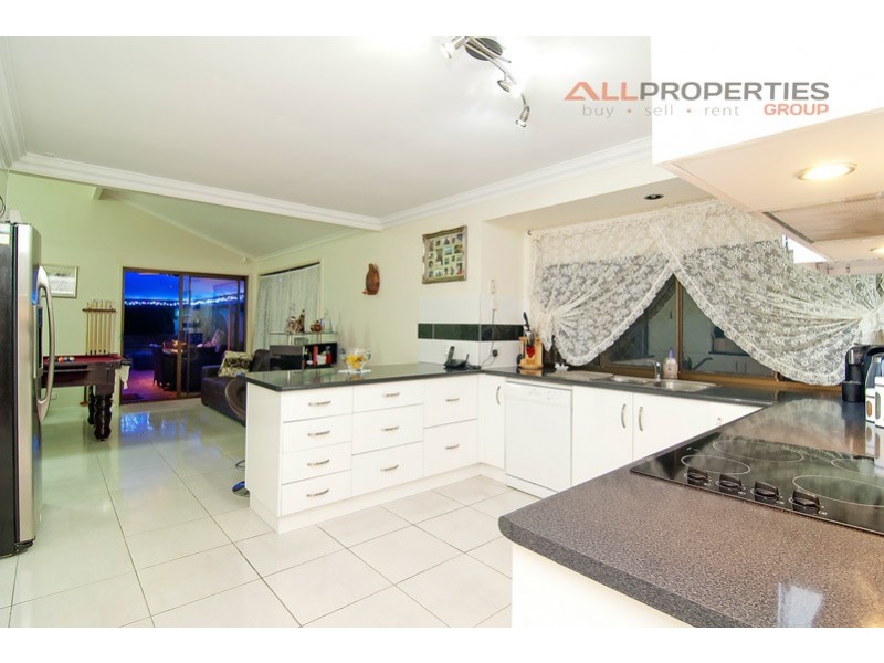 21 OWENS CRESCENT, Regents Park QLD 4118