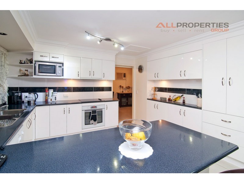 21 OWENS CRESCENT, Regents Park QLD 4118