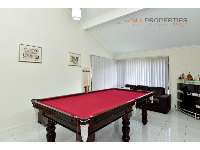 21 OWENS CRESCENT, Regents Park QLD 4118
