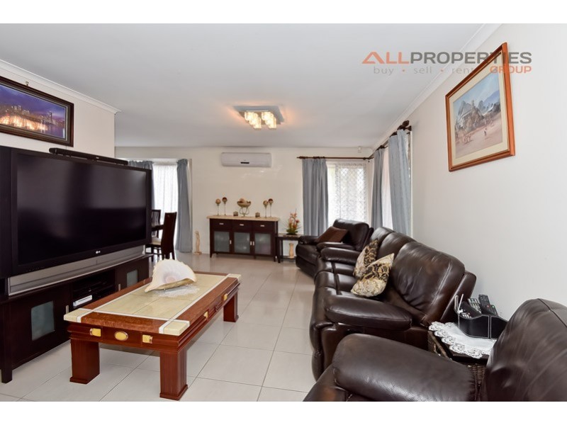 21 OWENS CRESCENT, Regents Park QLD 4118