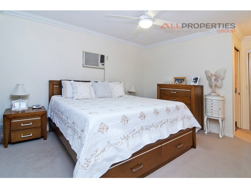 21 OWENS CRESCENT, Regents Park QLD 4118