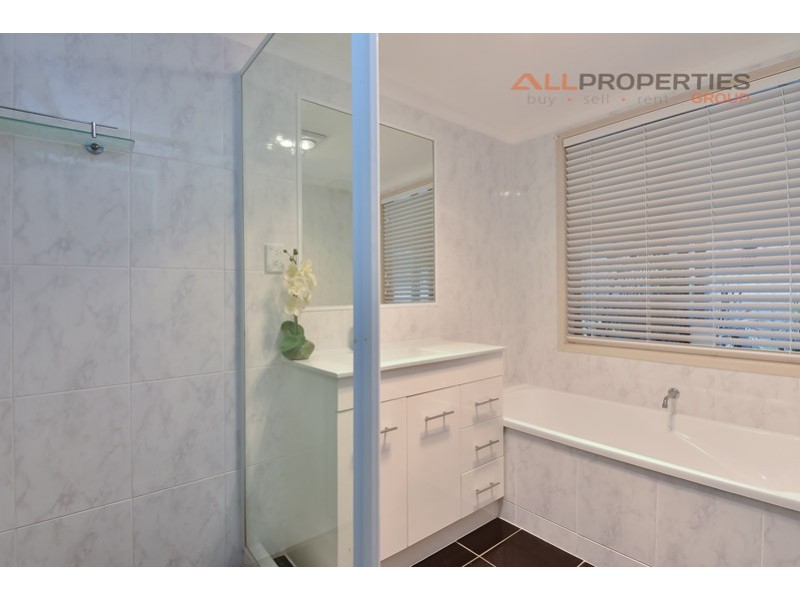 21 OWENS CRESCENT, Regents Park QLD 4118