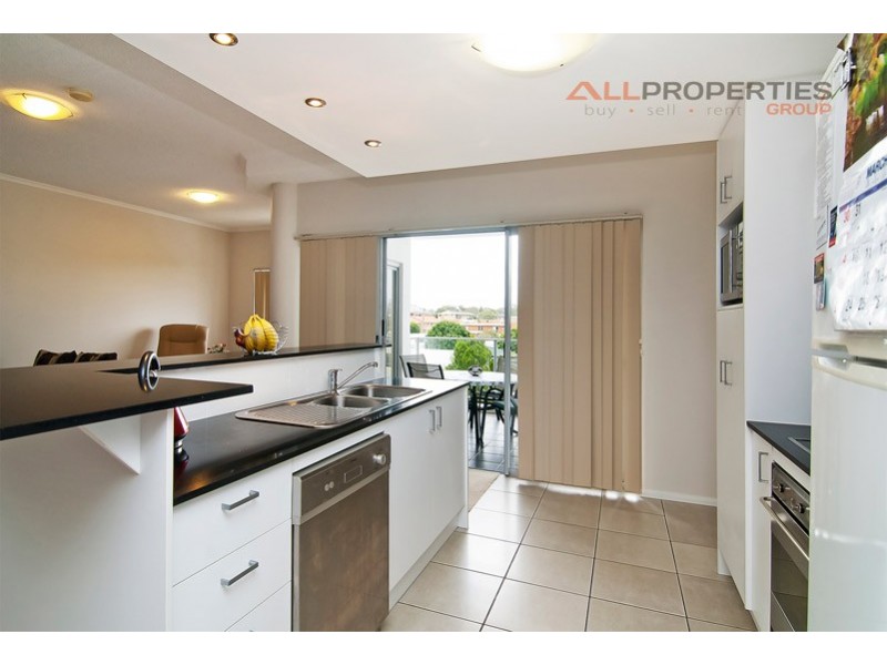 14/1 McNaughton St, Redcliffe QLD 4020