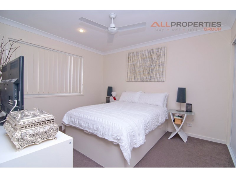 2/1 Emerald Drive, Regents Park QLD 4118