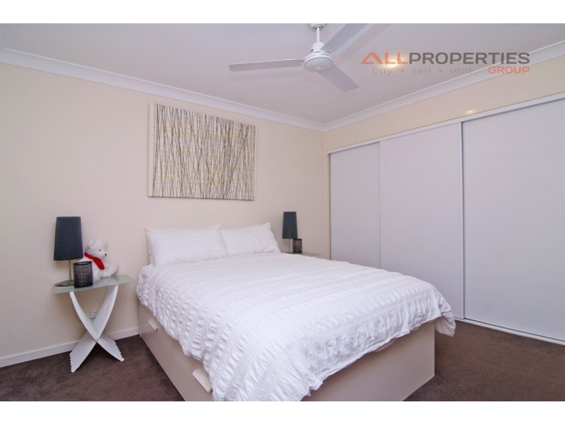 2/1 Emerald Drive, Regents Park QLD 4118