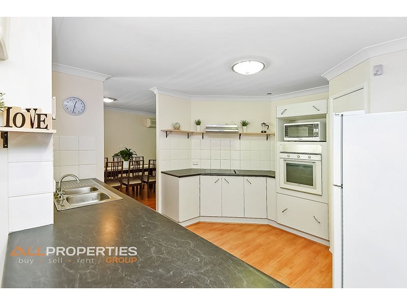 6 SOLANDRA CCT, Regents Park QLD 4118