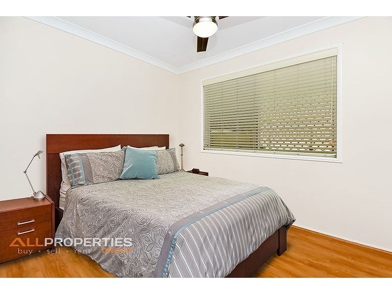 6 SOLANDRA CCT, Regents Park QLD 4118