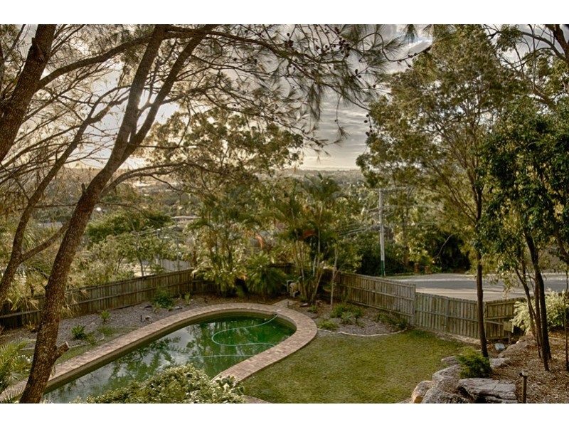 81 Dennis Road, Springwood QLD 4127