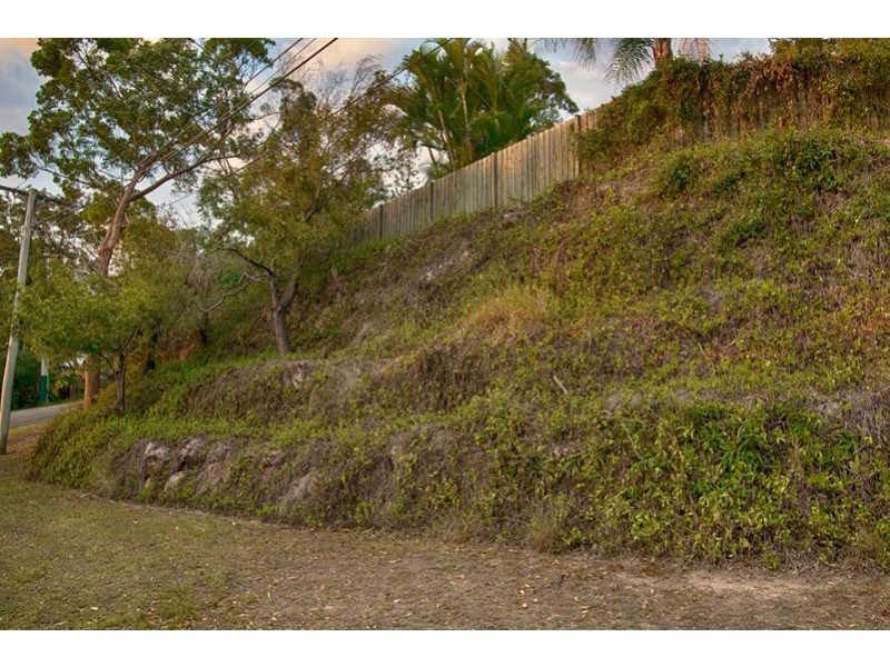81 Dennis Road, Springwood QLD 4127