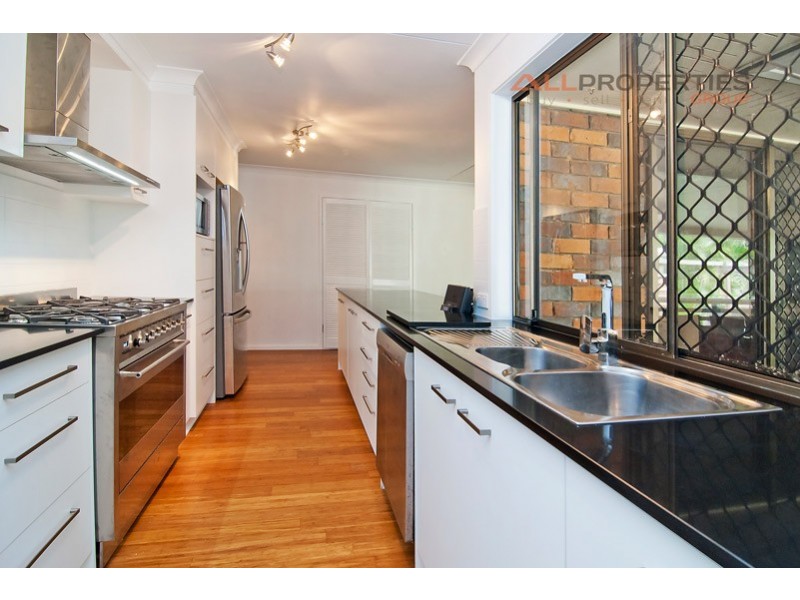 5 Bonhill Court, Hillcrest QLD 4118