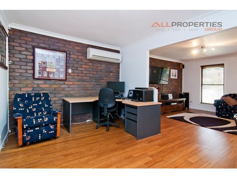 5 Bonhill Court, Hillcrest QLD 4118