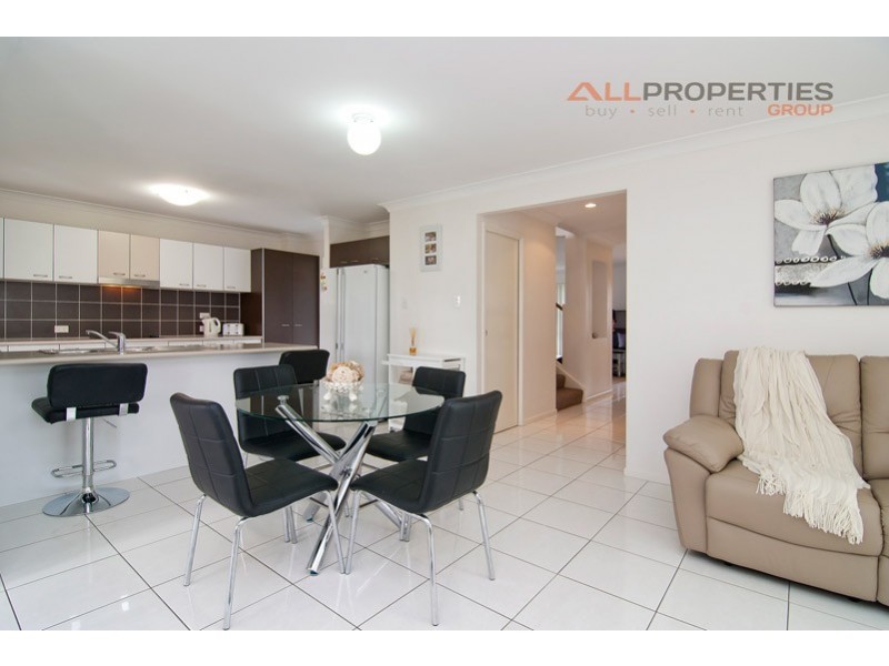 25 Coolum Court, Regents Park QLD 4118