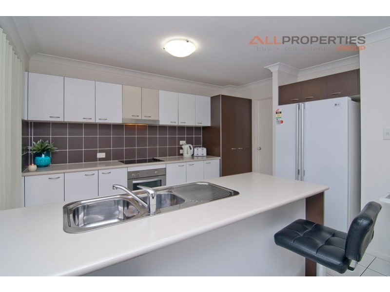 25 Coolum Court, Regents Park QLD 4118