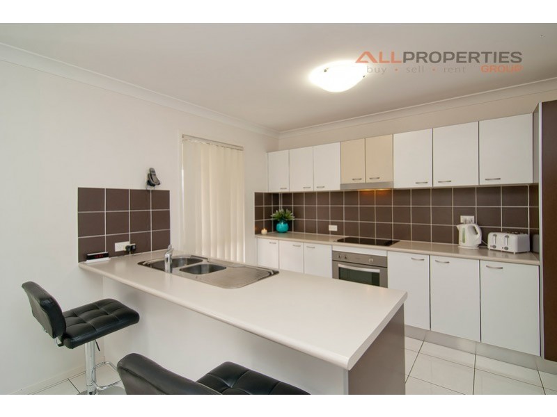 25 Coolum Court, Regents Park QLD 4118
