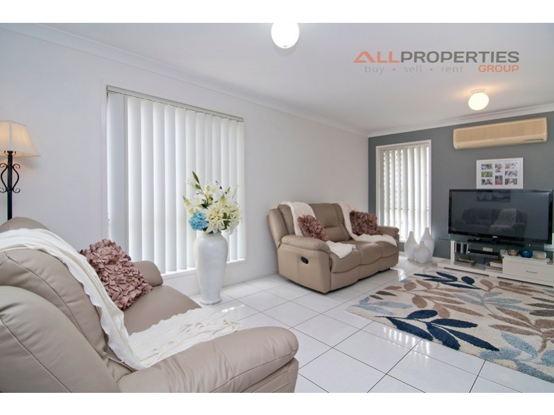 25 Coolum Court, Regents Park QLD 4118
