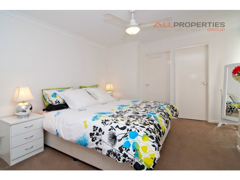 25 Coolum Court, Regents Park QLD 4118