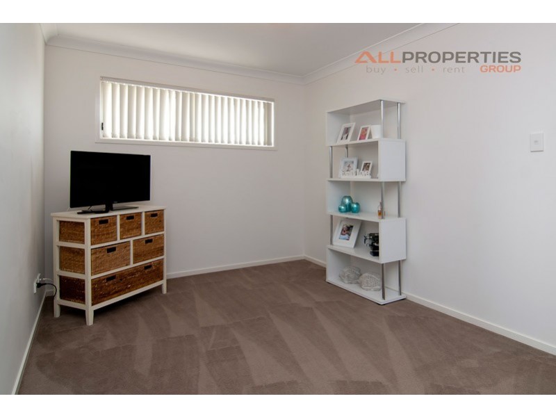 25 Coolum Court, Regents Park QLD 4118
