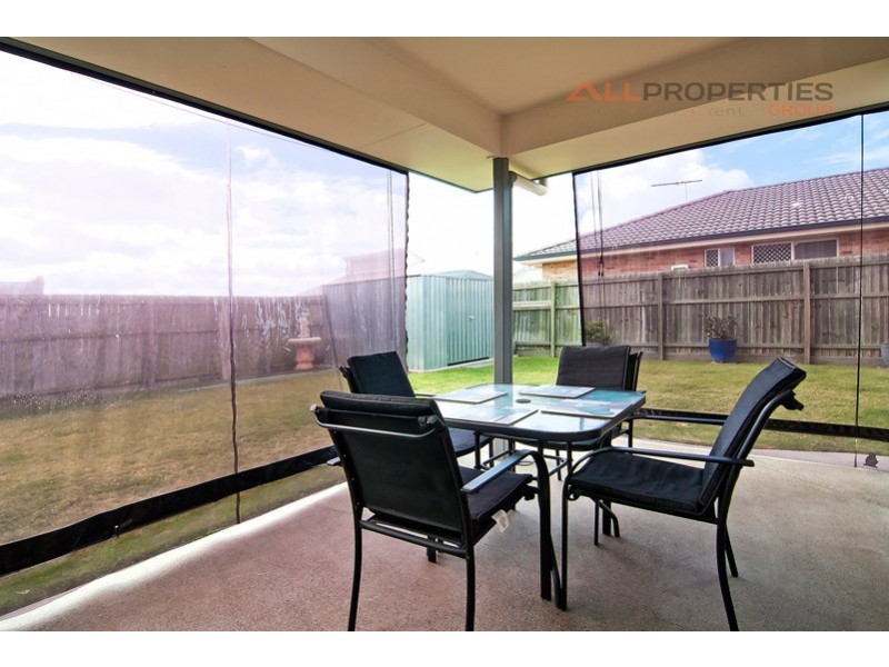 25 Coolum Court, Regents Park QLD 4118