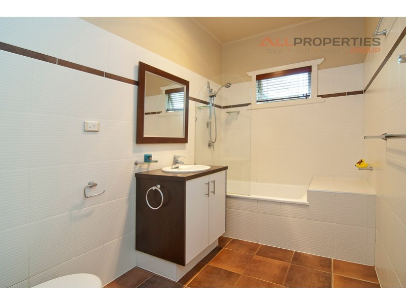 495 Pine Ridge Road, Runaway Bay QLD 4216