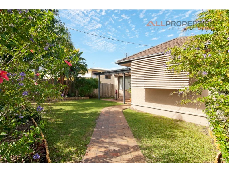 495 Pine Ridge Road, Runaway Bay QLD 4216