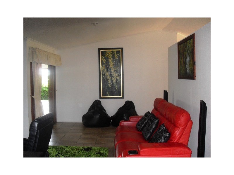 1 Huon Place, Forest Lake QLD 4078