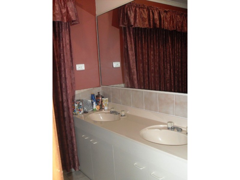 1 Huon Place, Forest Lake QLD 4078