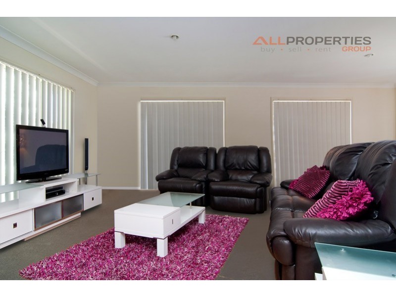 24 Belmore Cr, Forest Lake QLD 4078