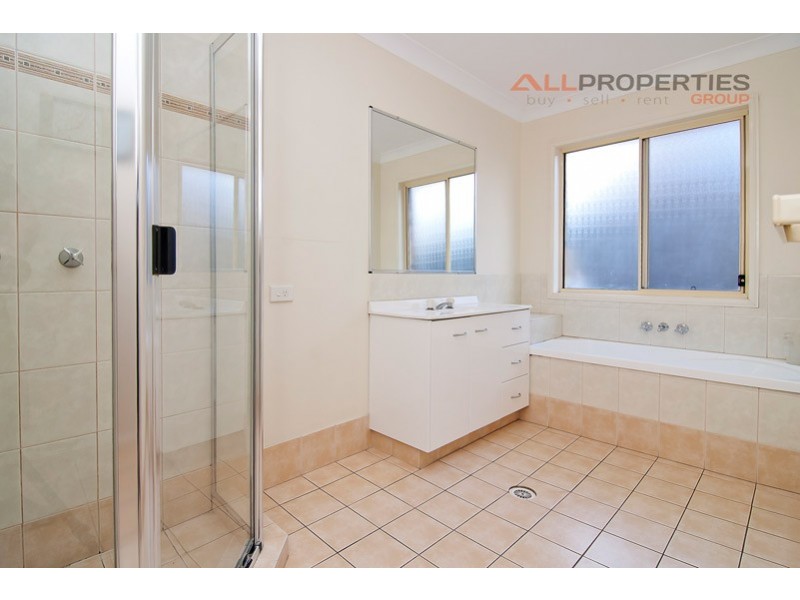 24 Belmore Cr, Forest Lake QLD 4078