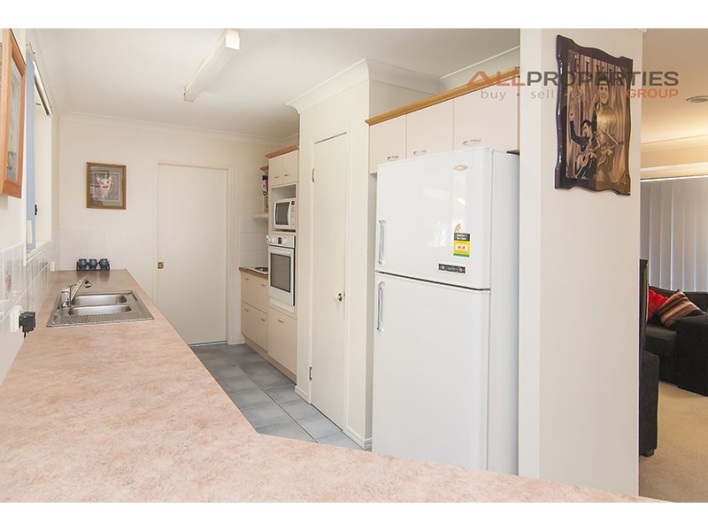 32 SOLANDRA CIRCUIT, Regents Park QLD 4118