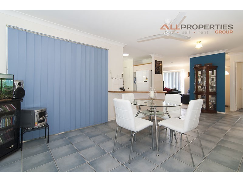 32 SOLANDRA CIRCUIT, Regents Park QLD 4118