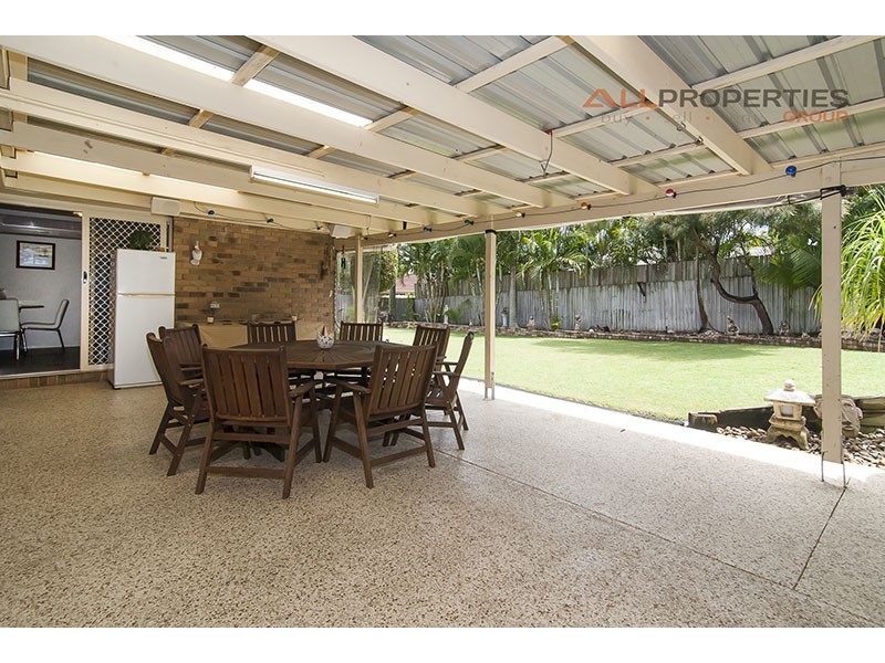 32 SOLANDRA CIRCUIT, Regents Park QLD 4118
