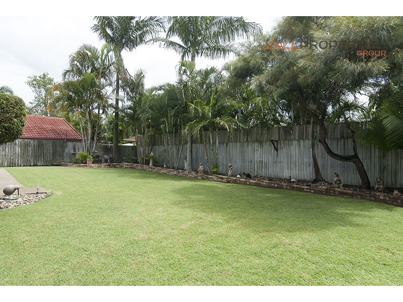 32 SOLANDRA CIRCUIT, Regents Park QLD 4118