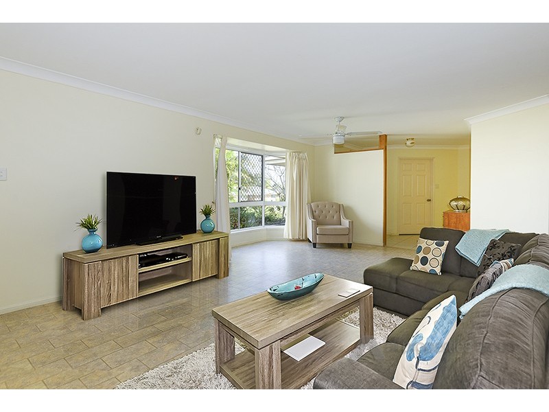 6 HAYLETT RISE, Regents Park QLD 4118