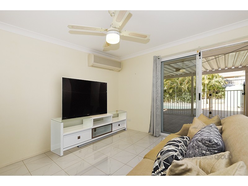 6 HAYLETT RISE, Regents Park QLD 4118