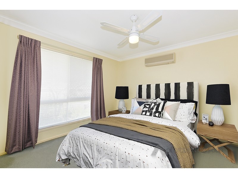 6 HAYLETT RISE, Regents Park QLD 4118