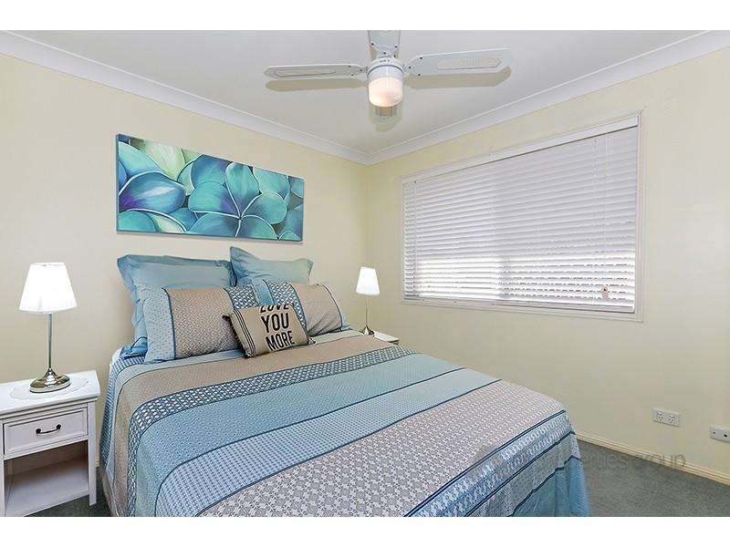 6 HAYLETT RISE, Regents Park QLD 4118