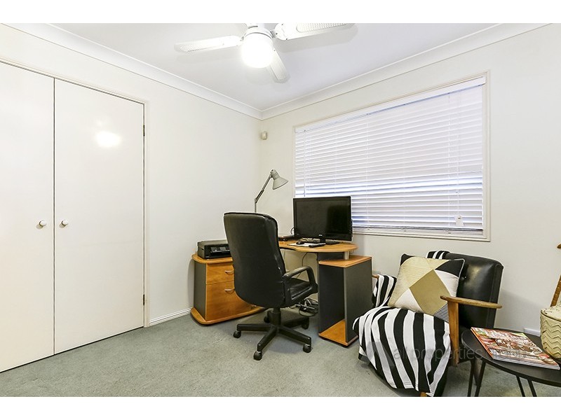 6 HAYLETT RISE, Regents Park QLD 4118