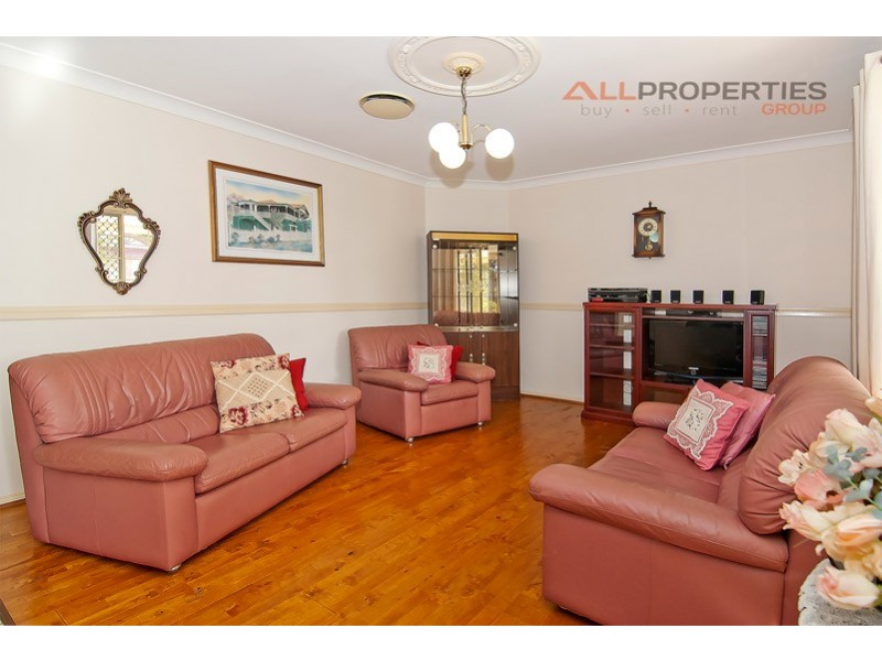 35 Bannockburn Cres, Parkinson QLD 4115