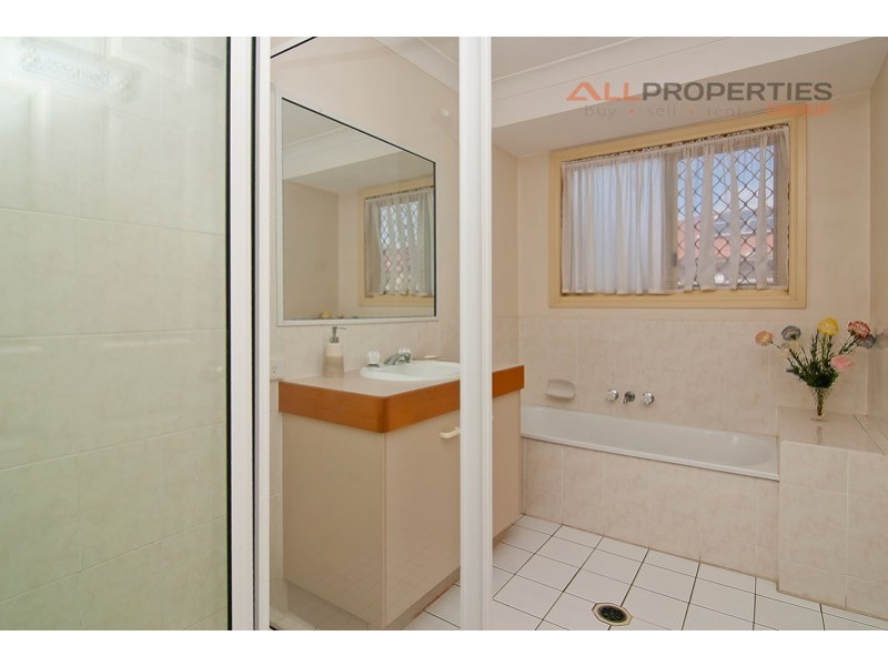 35 Bannockburn Cres, Parkinson QLD 4115