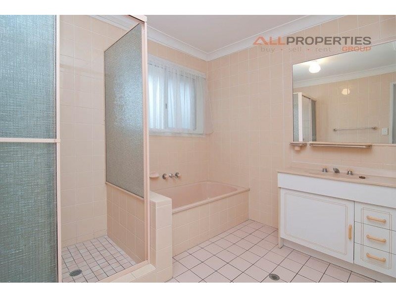 35 VERGULDE ROAD, Regents Park QLD 4118